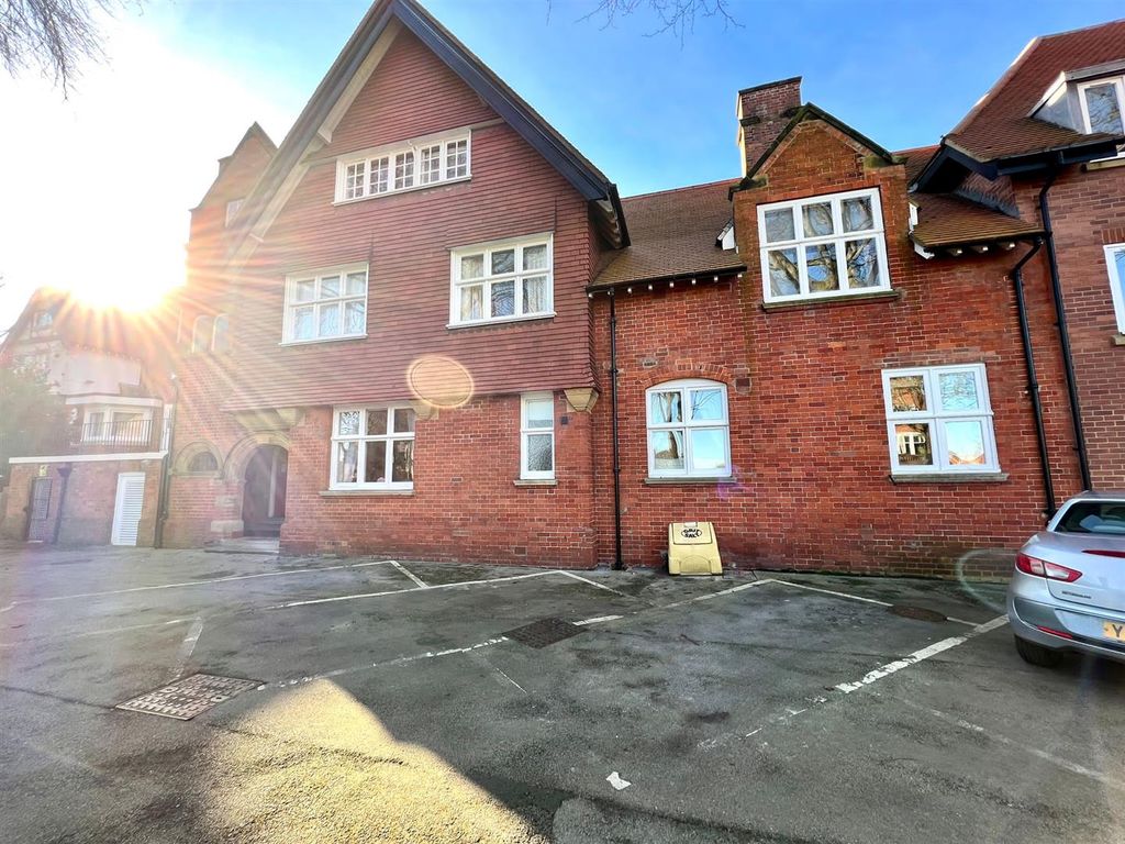 2 bed flat for sale in Filey Road, Scarborough YO11, £145,000 Zoopla