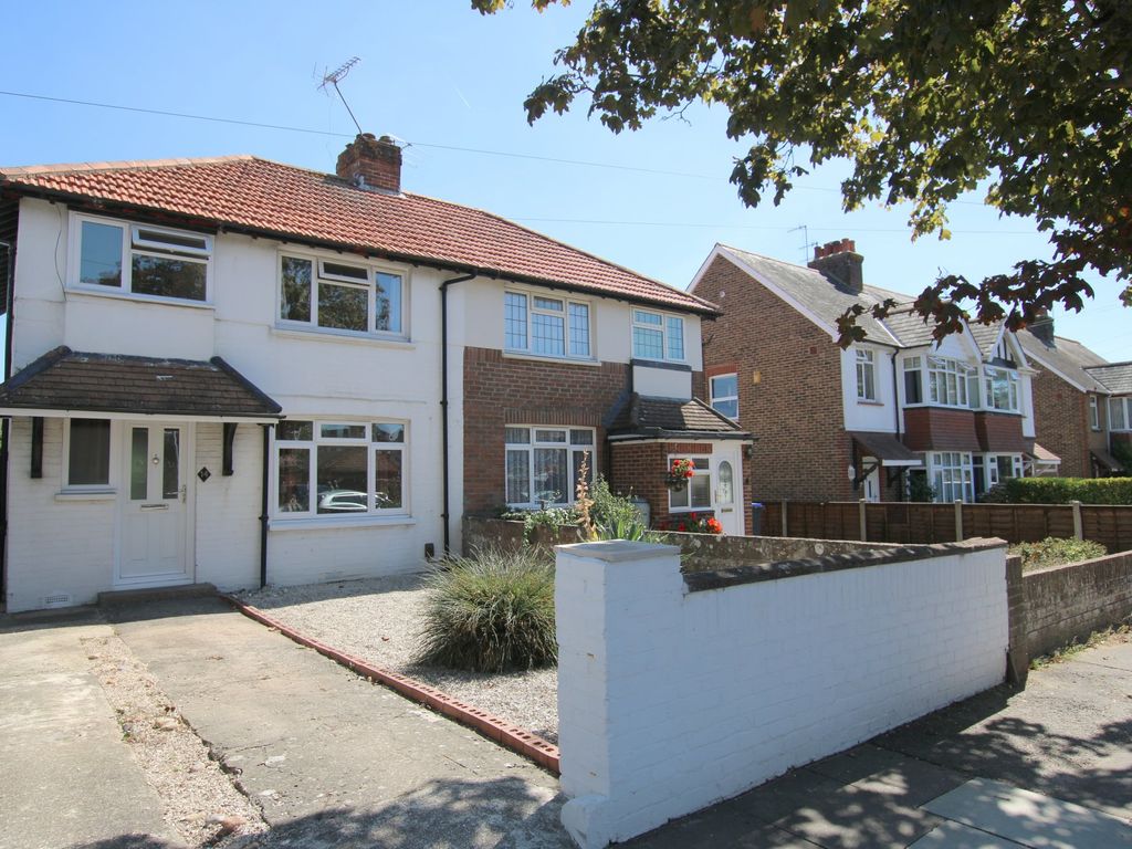 3 bed semidetached house for sale in Morland Avenue, Broadwater