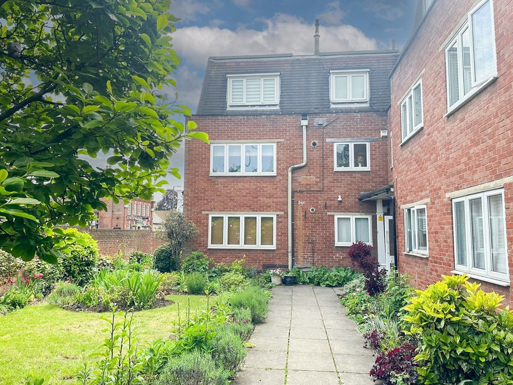 2 bed flat for sale in London Road, Sawbridgeworth CM21 Zoopla