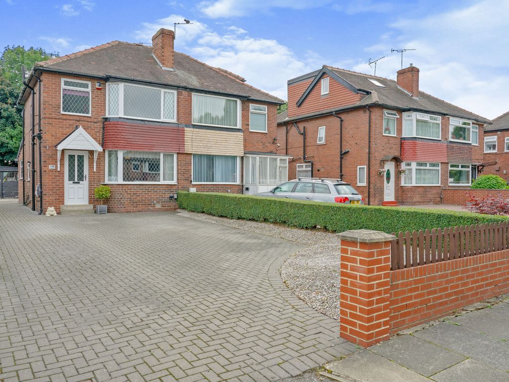 3 bed semidetached house for sale in Pendas Way, Leeds, West Yorkshire