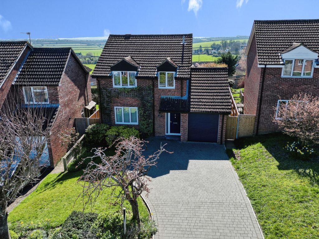 4 bed detached house to rent in The Dormers, Highworth, Swindon SN6