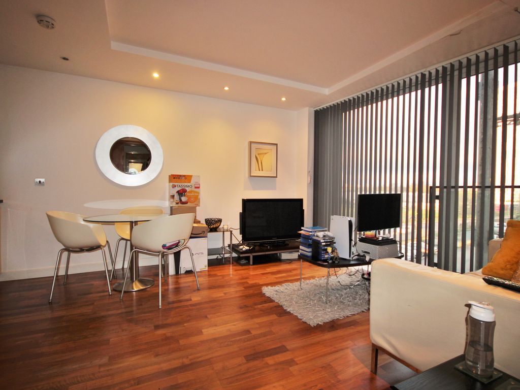 1 bed flat to rent in City Lofts, The Quays, Salford M50, £975 pcm Zoopla