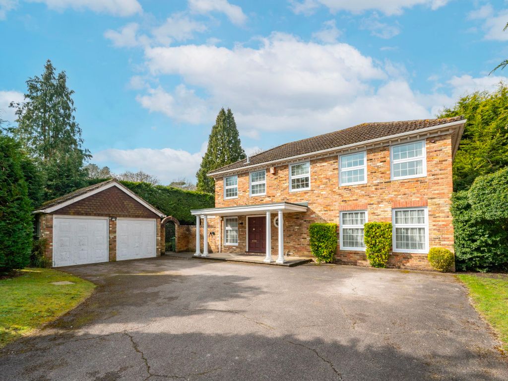 4 bed detached house for sale in Redcourt, Pyrford, Woking GU22, £