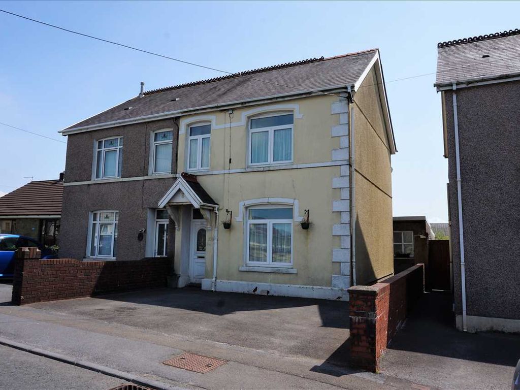 4 bed semidetached house for sale in Cross Hands Road, Gorslas