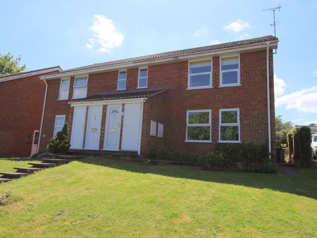 2 bed flat to rent in Delamere Gardens, Leighton Buzzard LU7 Zoopla