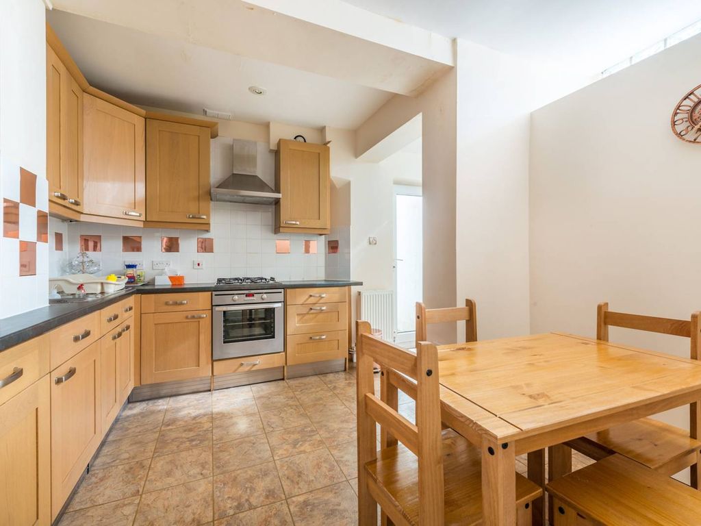 2 bed flat to rent in Holland Road, Holland Park, London W14, £2,384