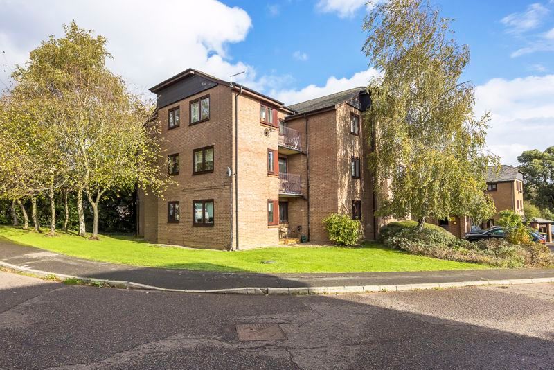 2 bed flat to rent in Cedar Close, Buckhurst Hill IG9 Zoopla