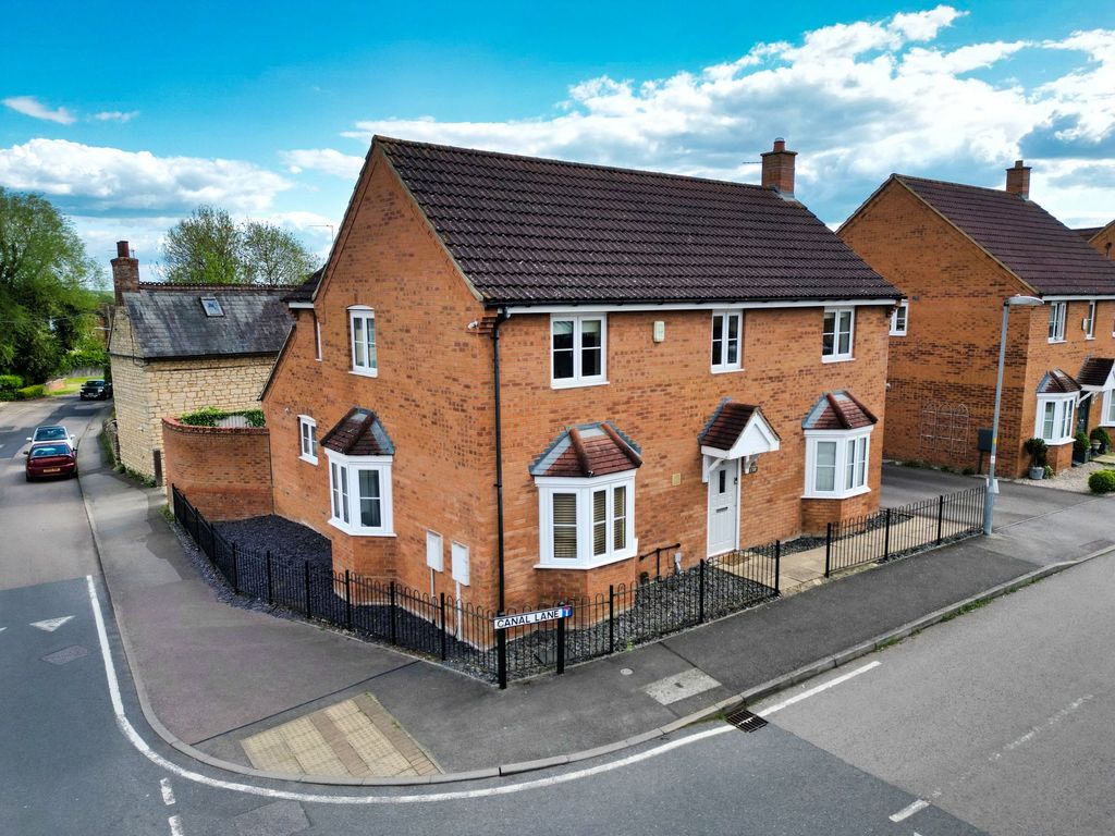 4 bed detached house for sale in Canal Lane, Deanshanger MK19 Zoopla