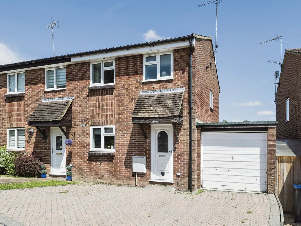 3 bed semidetached house for sale in Hallsland, Crawley Down, Crawley
