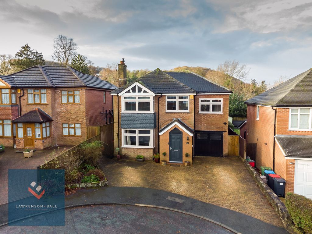 4 bed detached house for sale in Hillsboro Avenue, Frodsham WA6, £