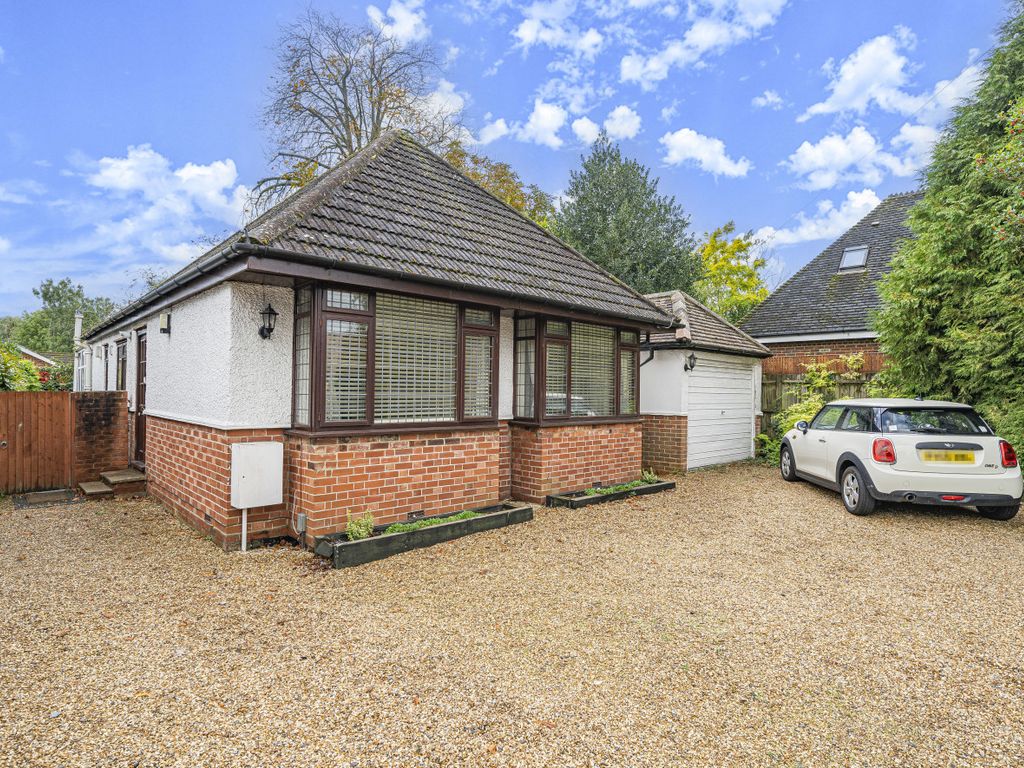 3 bed bungalow for sale in Denton Road, Wokingham, Berkshire RG40, £