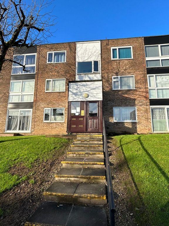 2 bed flat to rent in Baguley Crescent, Middleton, Rochdale M24, £850