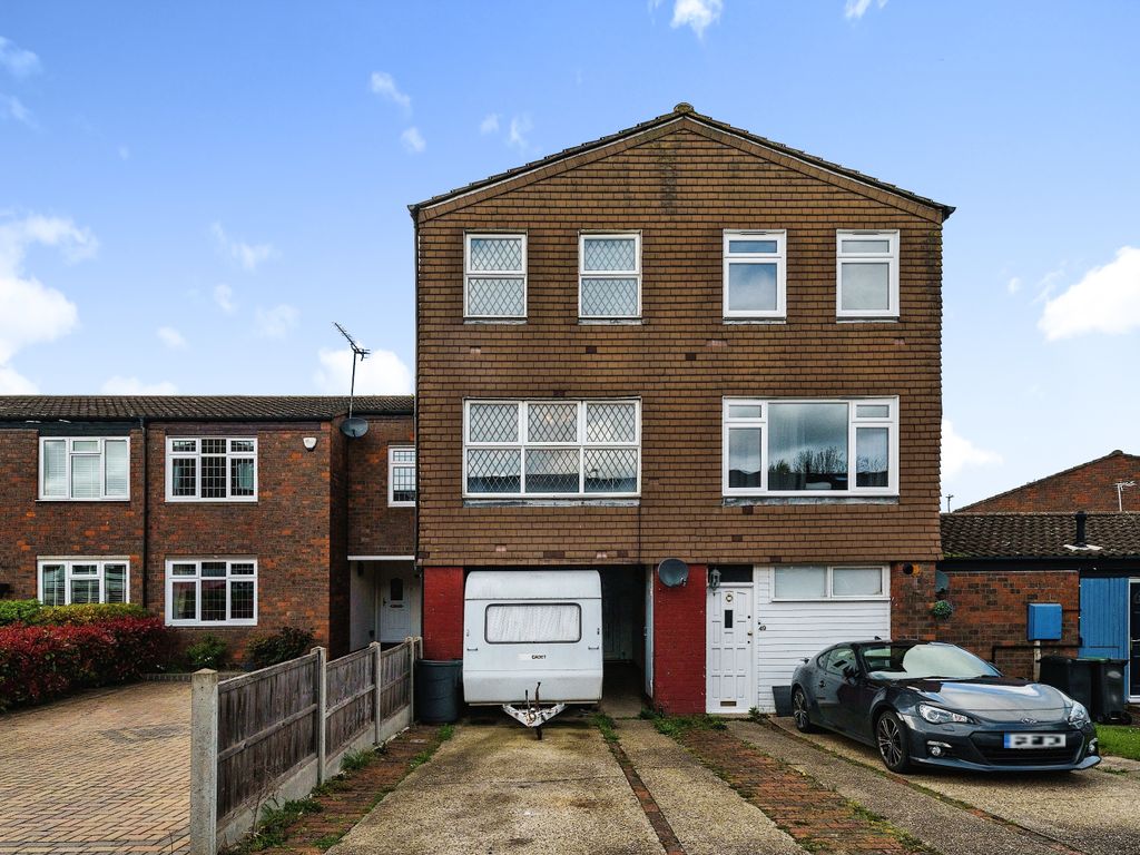 4 bed town house for sale in Southweald Drive, Waltham Abbey EN9 Zoopla