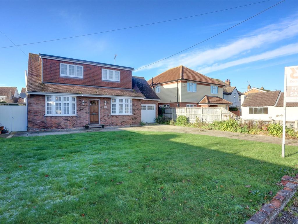 4 bed detached house for sale in Halstead Road, KirbyLeSoken, FrintonOnSea CO13, £460,000