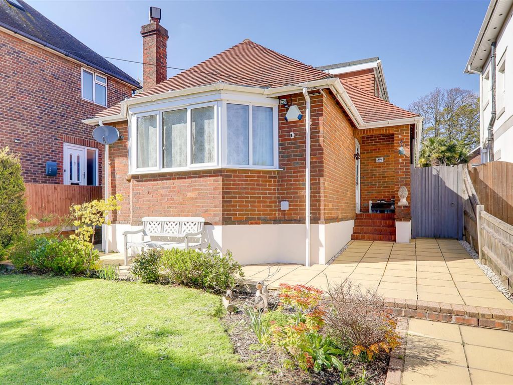 3 bed chalet for sale in Arundel Road, Worthing BN13, £475,000 - Zoopla