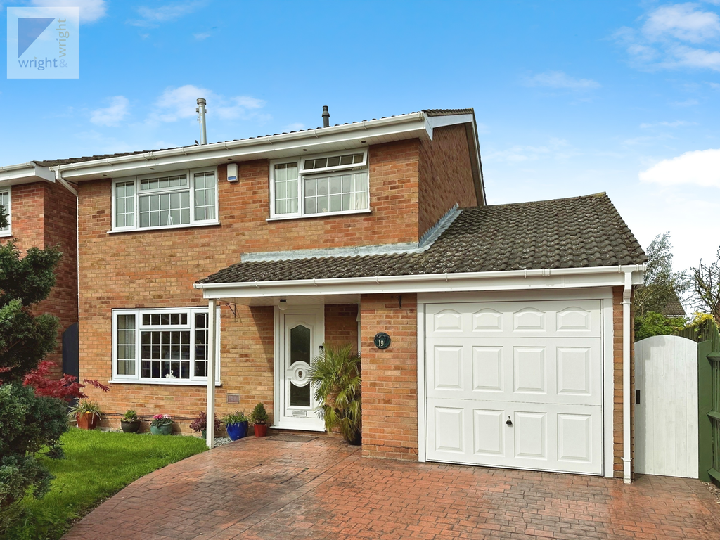 4 bed detached house for sale in Norwood Close, Hinckley LE10, £360,000