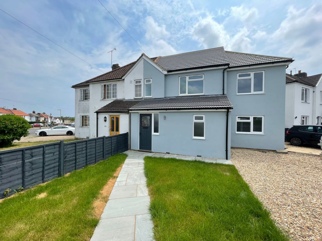 5 bed semidetached house for sale in Clive Road, Aldershot, Hampshire