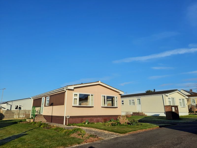 2 bed mobile/park home for sale in Houndstone Park, Brympton, Yeovil