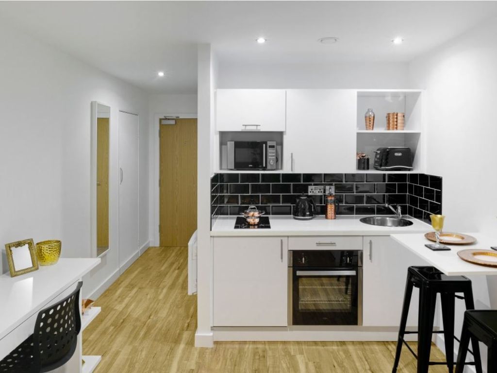 David Lewis St, Liverpool L1  