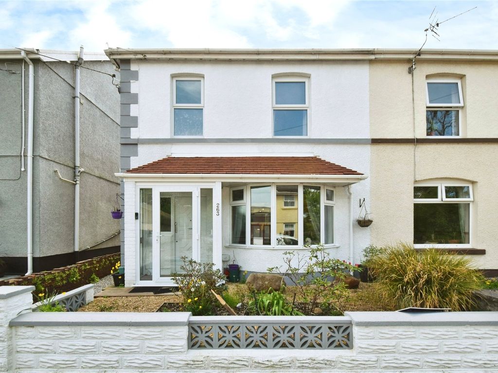3 bed semidetached house for sale in Cwmamman Road, Glanamman