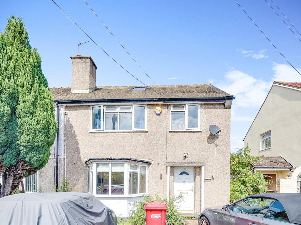 3 bed semidetached house for sale in Mercian Way, Cippenham, Slough