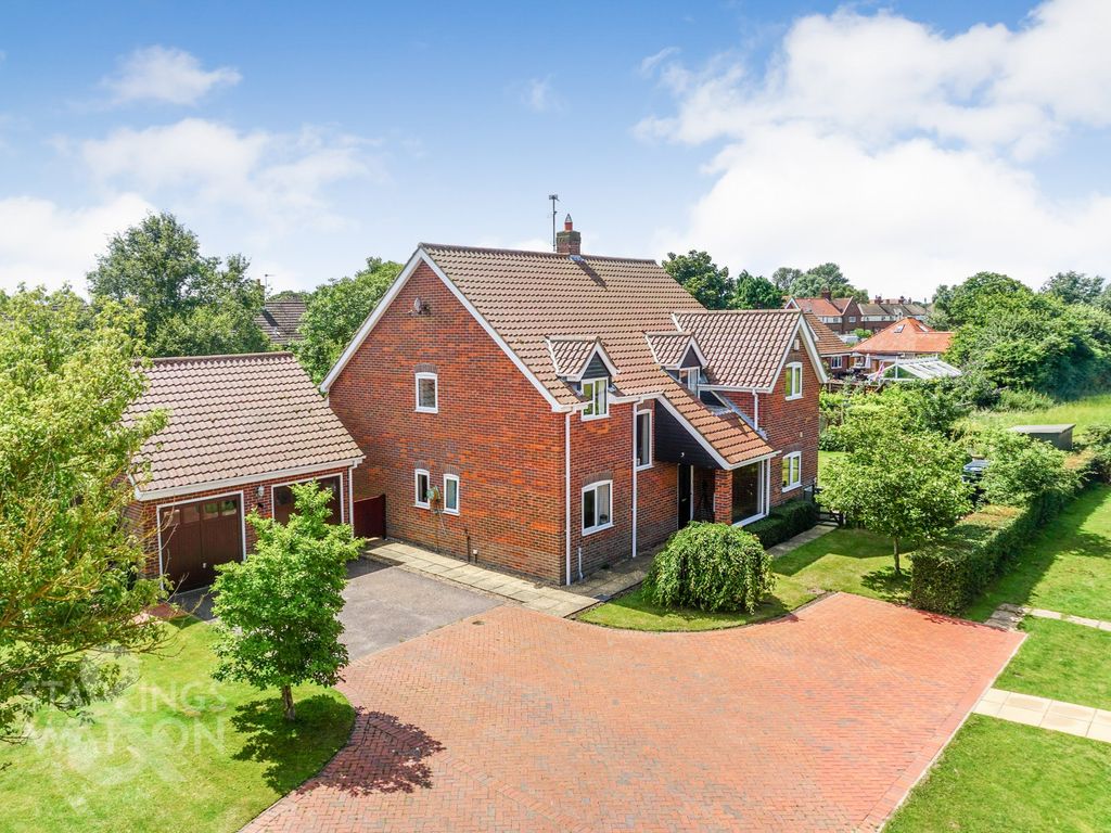 4 bed detached house for sale in Westacre Gardens, Ormesby, Great