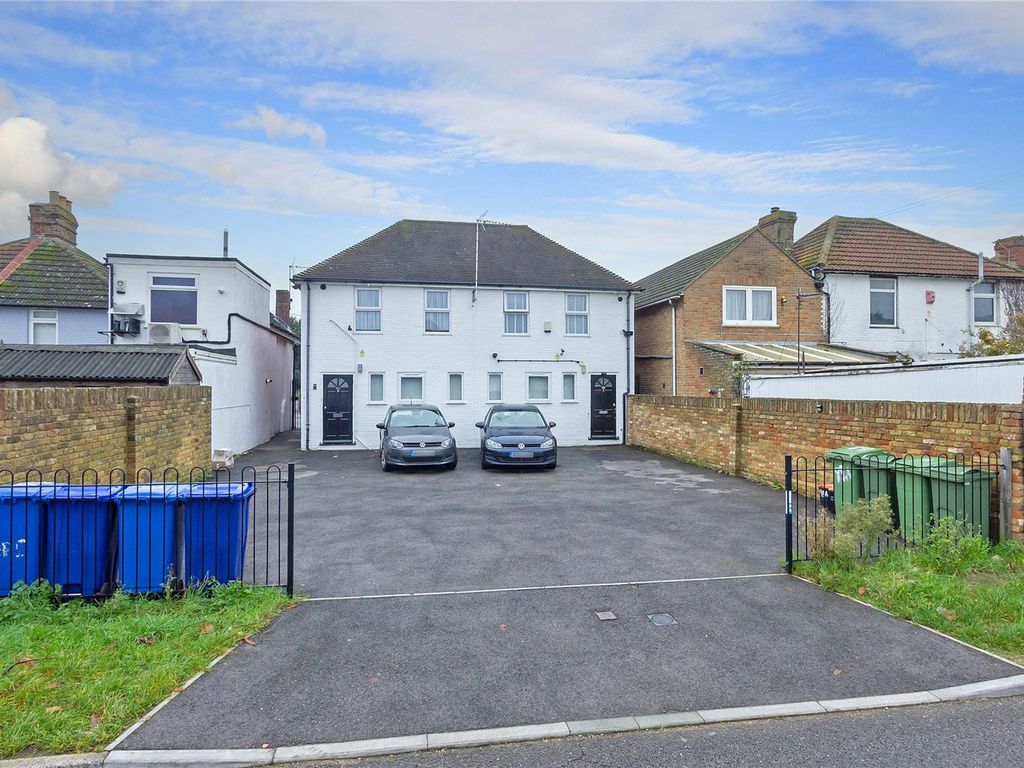 1 bed flat for sale in London Road, Teynham, Sittingbourne, Kent ME9