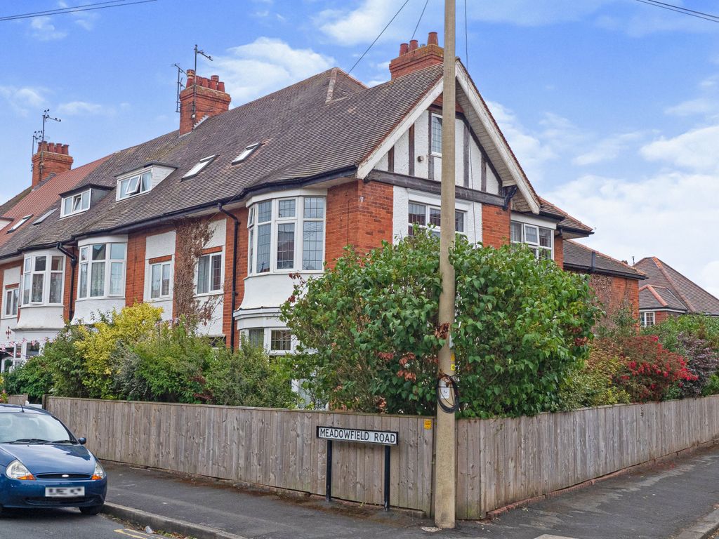 5 bed end terrace house for sale in Meadowfield Road, Bridlington, East