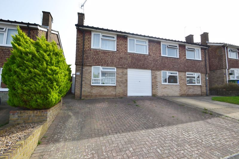 3 bed property to rent in Berkeley Court, Sittingbourne ME10, £1,400