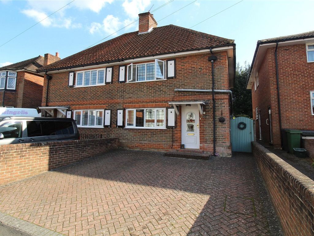 3 bed semidetached house for sale in Beaconsfield Road, Basingstoke
