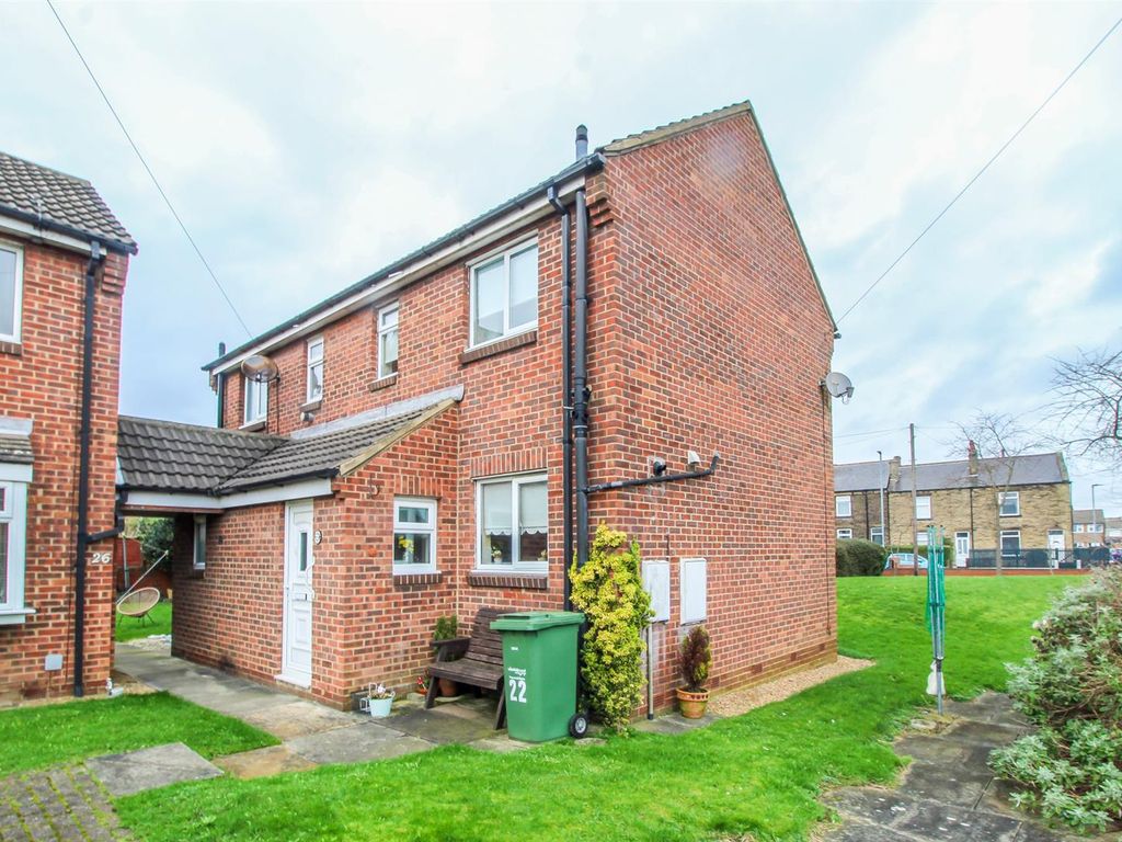 2 bed semidetached house for sale in Millfields, Ossett WF5, £135,000