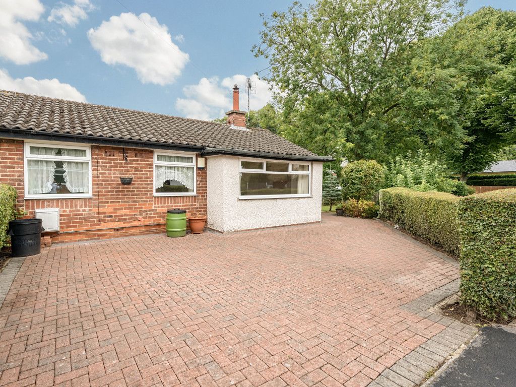 2 bed bungalow for sale in West End, Boston Spa, Wetherby, West