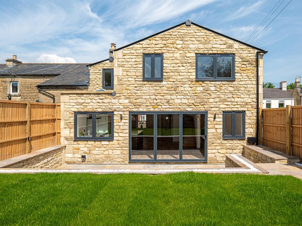 2 bed end terrace house for sale in Union Street, Melksham SN12, £