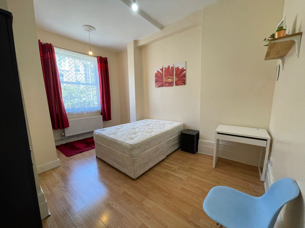 Room to rent in Devonport Road, London W12, £960 pcm Zoopla