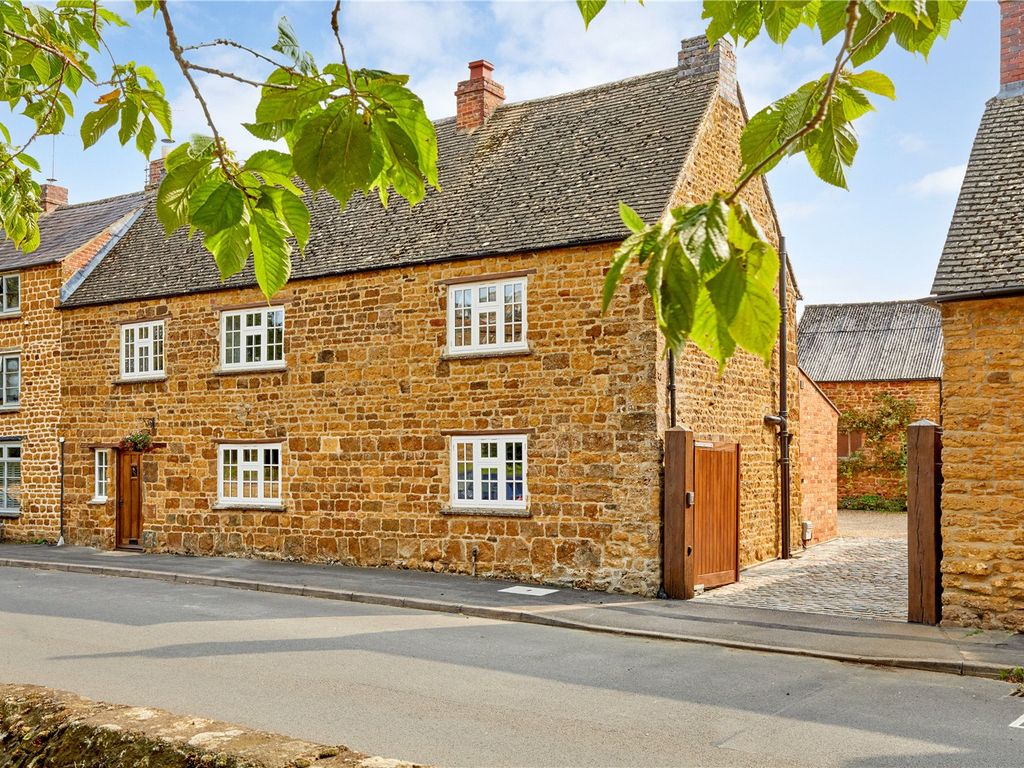 5 bed detached house for sale in Church Street, Bodicote, Banbury