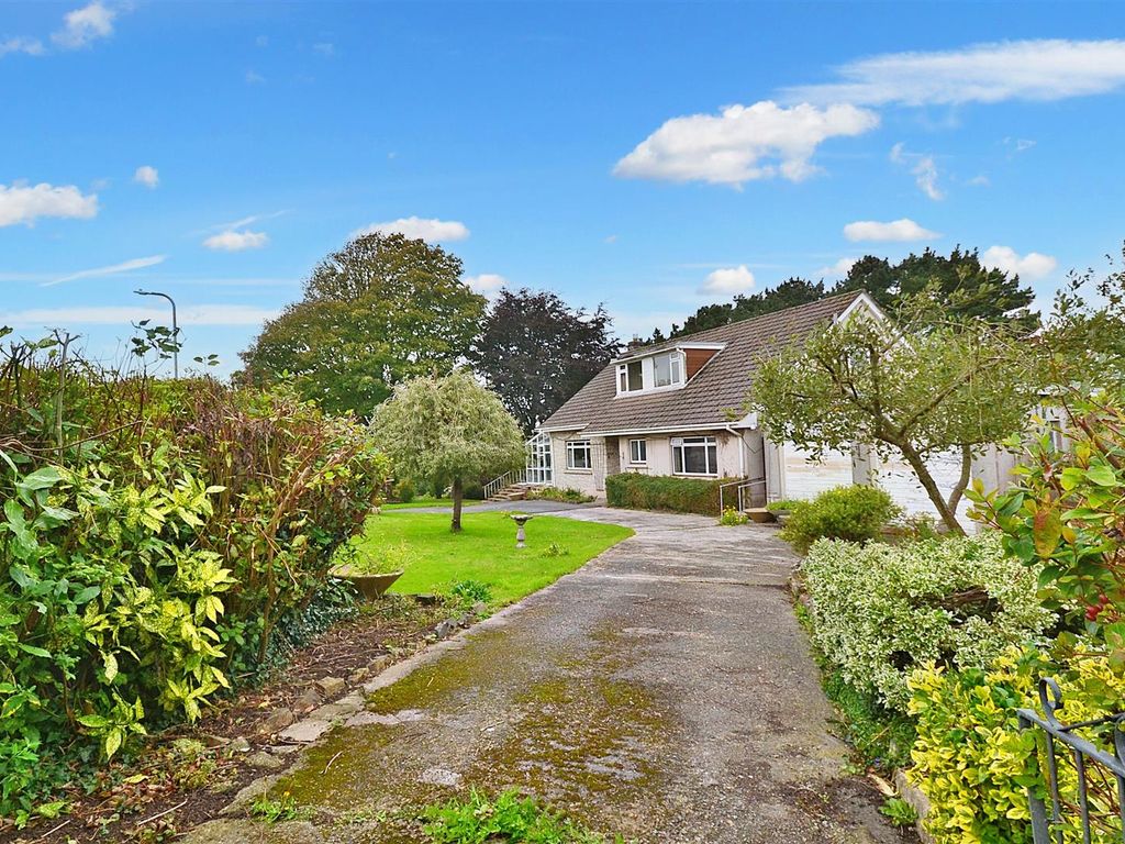 4 bed detached bungalow for sale in Uzmaston Road, Haverfordwest SA61
