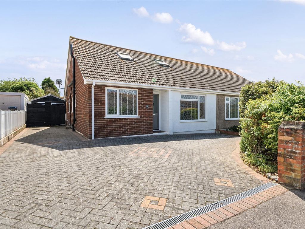 3 bed semidetached house for sale in Greenhill Gardens, Minster