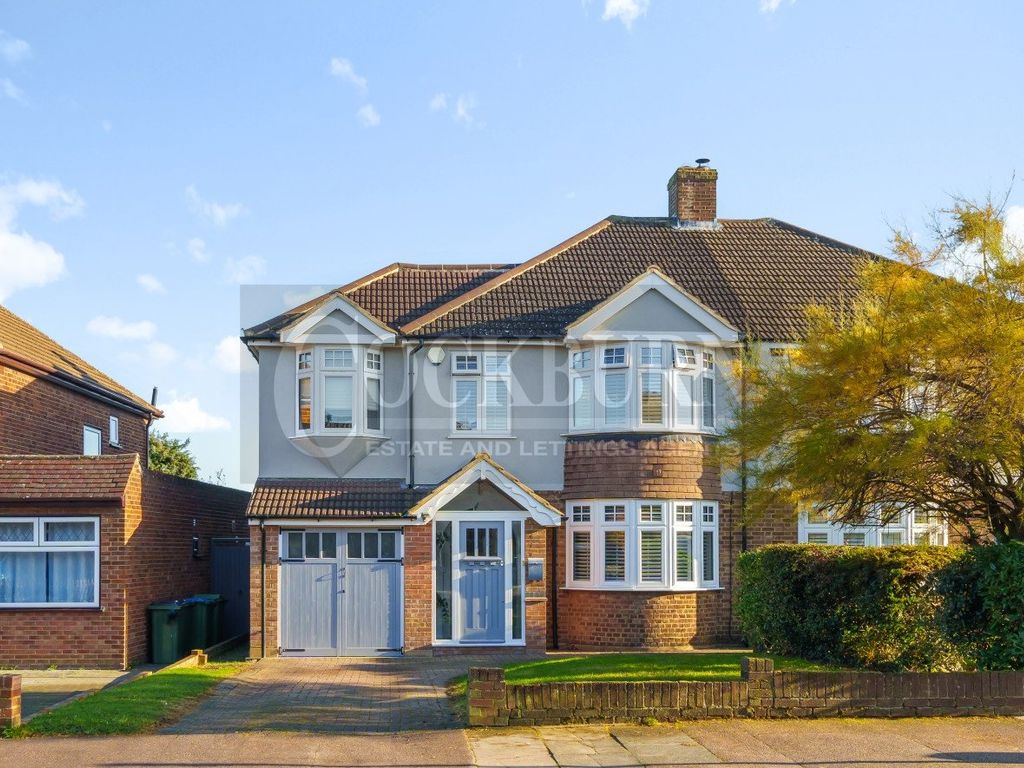 4 bed semidetached house for sale in Chapel Farm Road, Mottingham SE9
