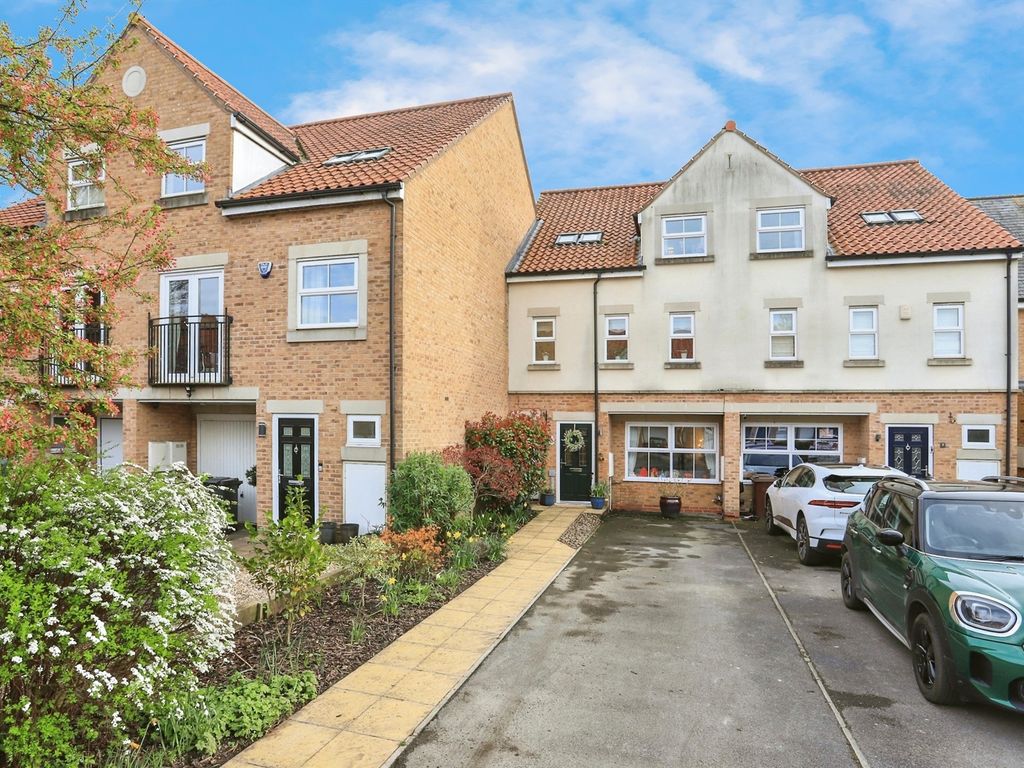 4 bed town house for sale in Woodland Drive, Thorp Arch, Wetherby LS23