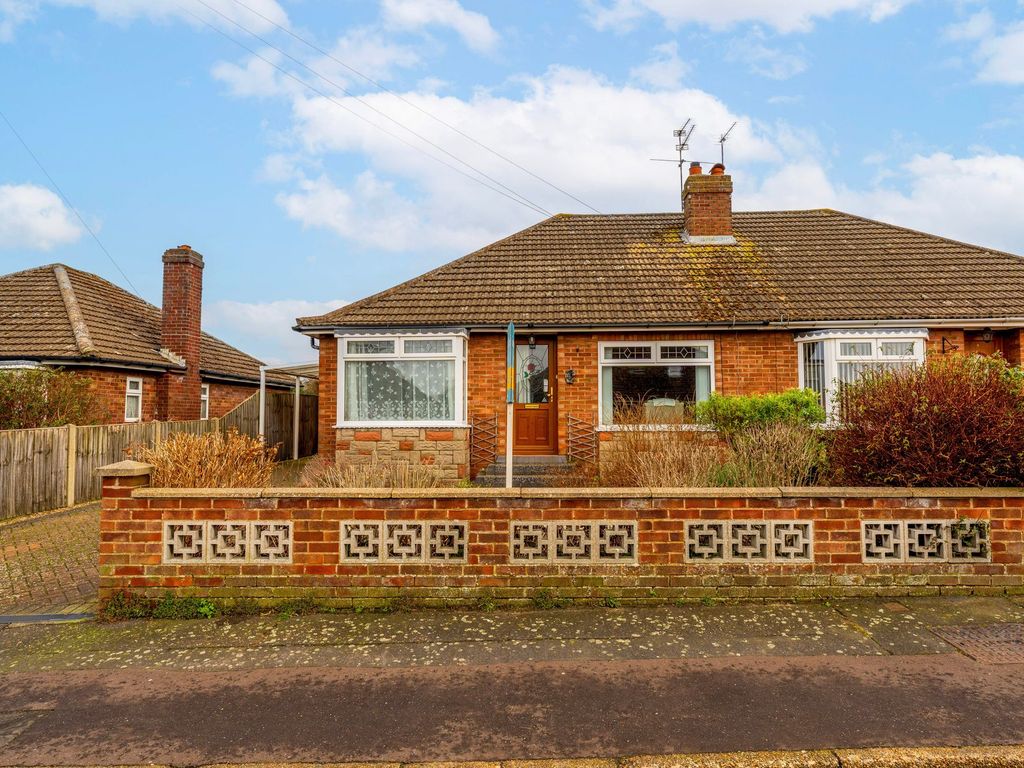 3 bed semidetached bungalow for sale in Linton Crescent, Norwich NR7, £250,000 Zoopla