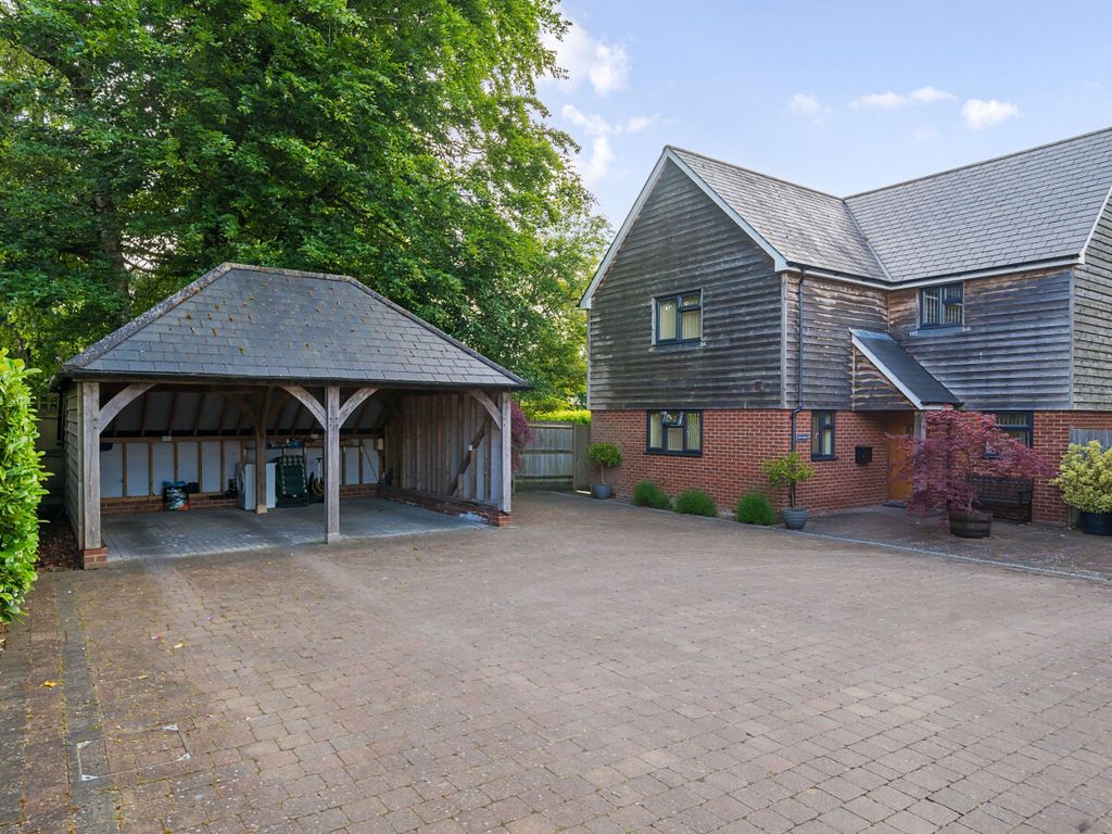 3 bed detached house for sale in Trinity Hill, Medstead, Alton