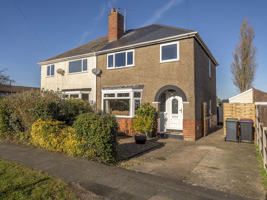 3 bed semidetached house for sale in Heath Road, Bracebridge Heath