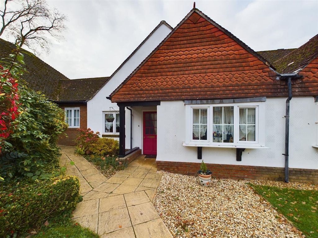 2 bed bungalow for sale in Oakwood Cottage, Pegasus Court, Park Lane, Tilehurst, Reading RG31, £