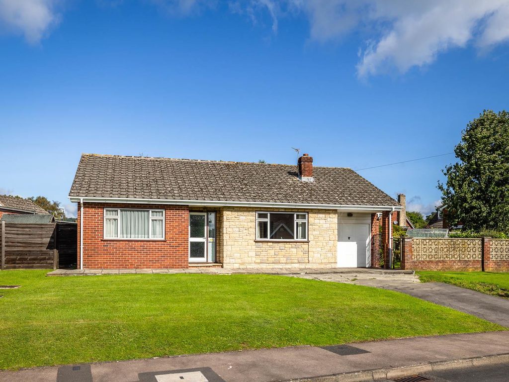 3 bed detached bungalow for sale in Ash Way, Woolaston, Lydney GL15, £