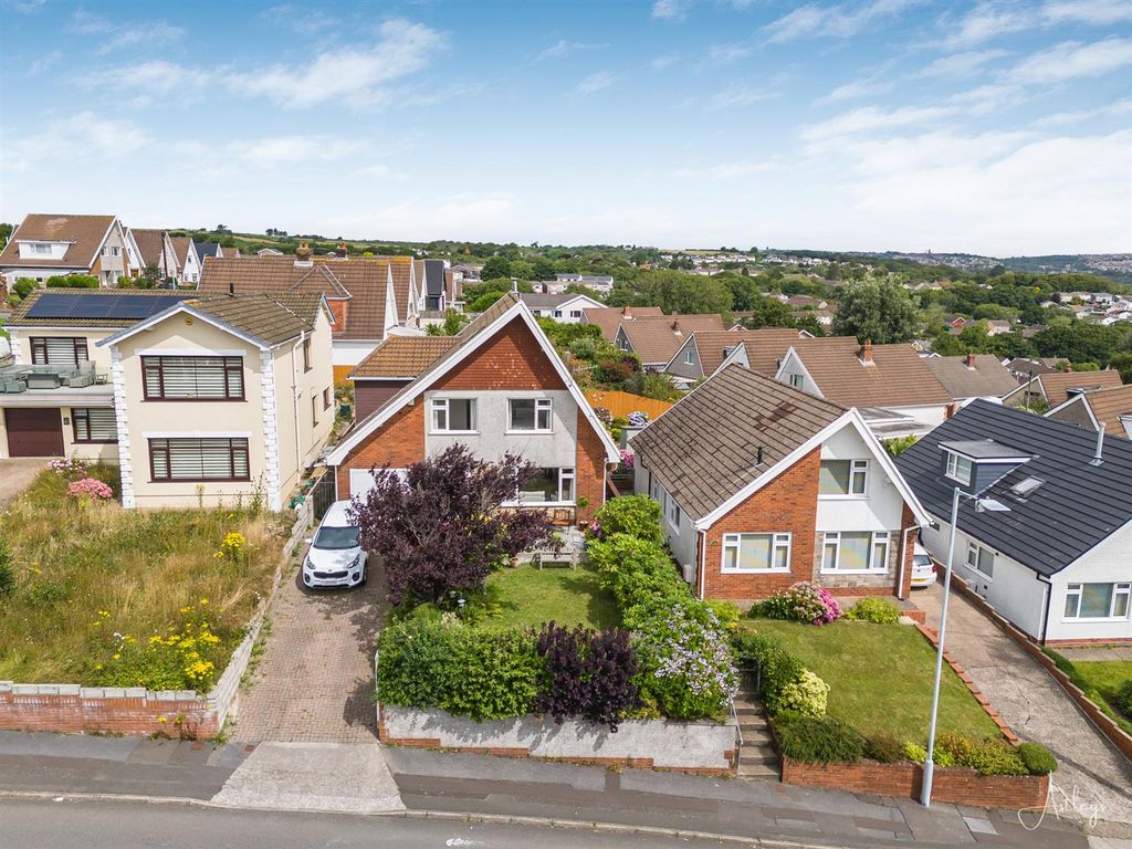 4 bed detached house for sale in West Cross Lane, West Cross, Swansea