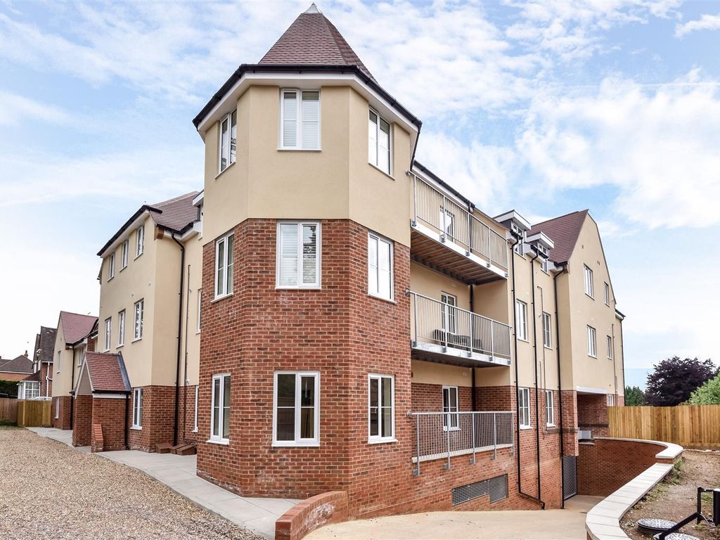 3 bed flat for sale in Castlegate, Chorleywood, Rickmansworth WD3, £595,000 Zoopla