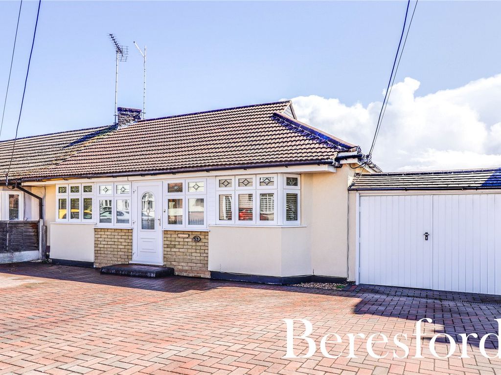 2 bed bungalow for sale in Kings Road, Basildon SS15 Zoopla