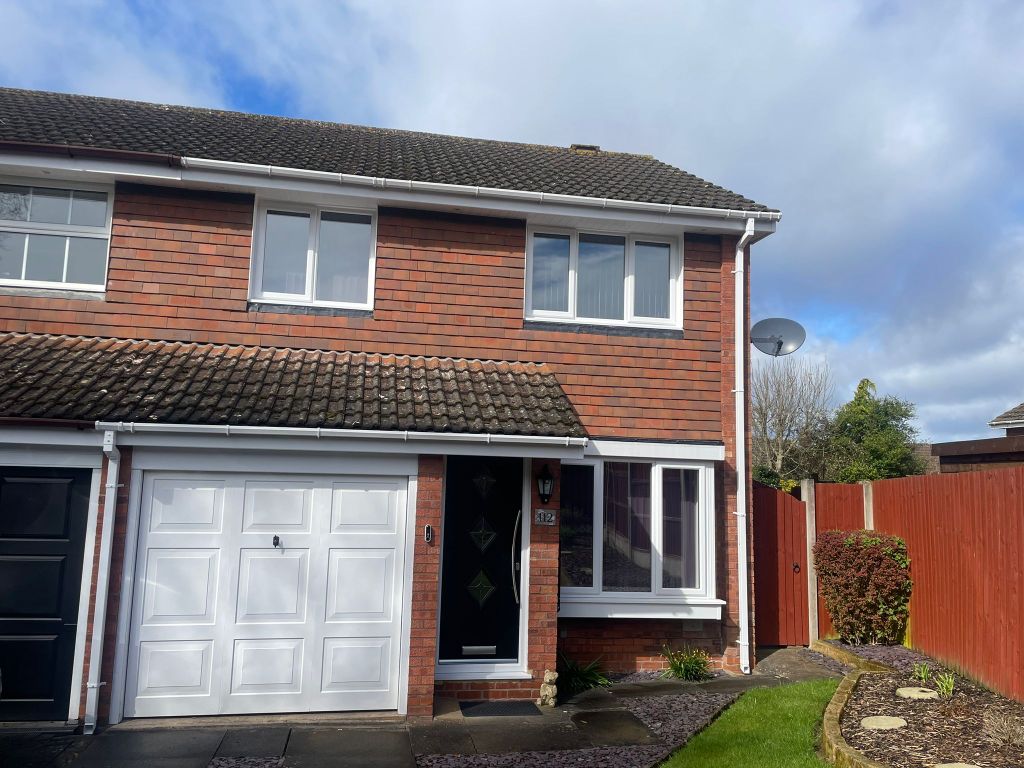 3 bed semidetached house for sale in Mercot Close, Oakenshaw South