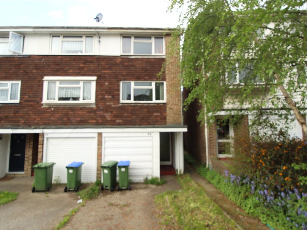 3 bed detached house to rent in Silver Spring Close, Erith, Kent DA8