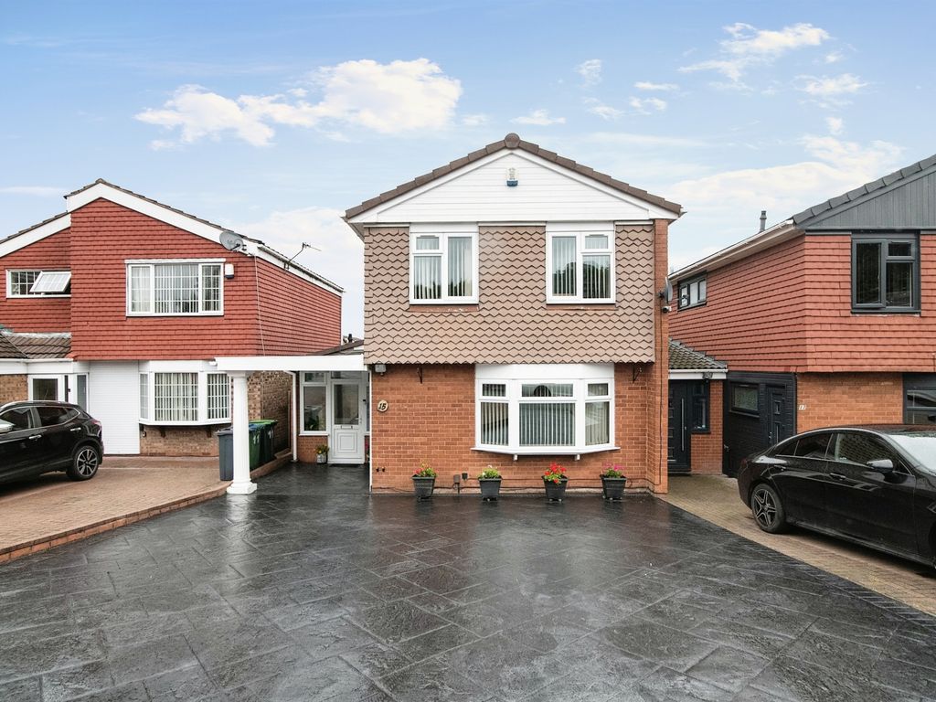 3 bed linkdetached house for sale in Priory Close, West Bromwich B70